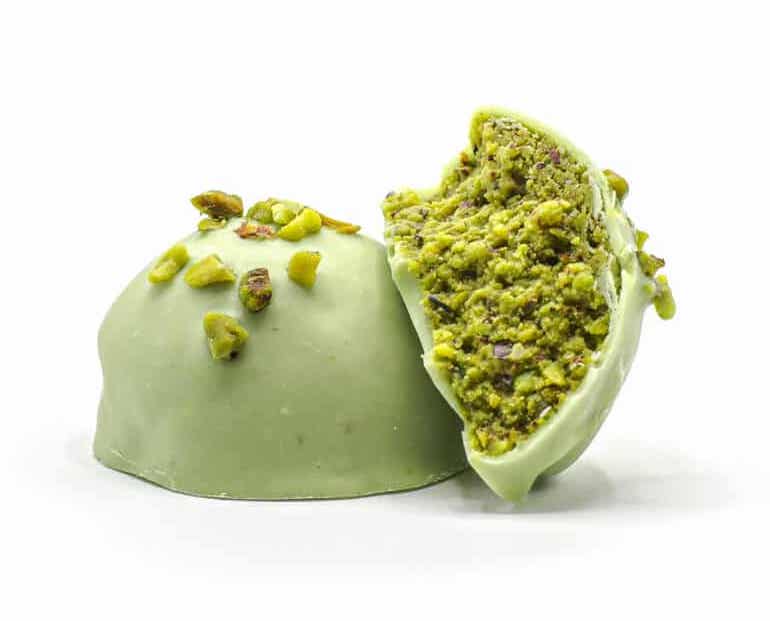 Scatola a cuore rossa con Baci di pistacchio e teste di moro - Dolce Vita eShop - Dolce Vita eShop - Cesti regalo